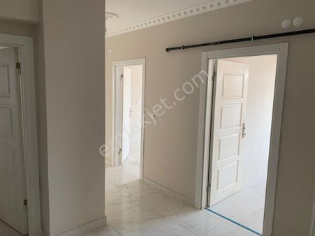 Yozgat Yerköy De Acil 14 Nolu Daire Satılık Ayanoğlu Mah. İlçe Emniyet Müdürü Yakın 4+1 Daire