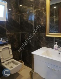 Sapanca Mahmudiye'de Göl Manzaralı Lüks Villa