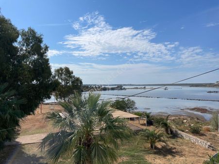 Didim'de Denize Sıfır Köşe Konumlu Emsalsiz Villa