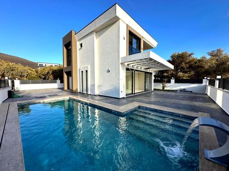 Akbükte Müstakil Havuzlu Deniz Manzaralı Villa
