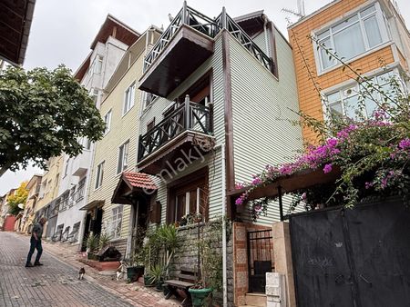 Acil Kısa Süreliğine Turyap Göztepe Den Kartal Da 3+1 Eşyalı Satılık Müstakil Ev