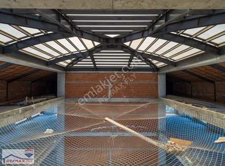 Re/max Fly'dan E-5 Üzerinde Ticari Katlı İş Merkezi Kiralık Bina