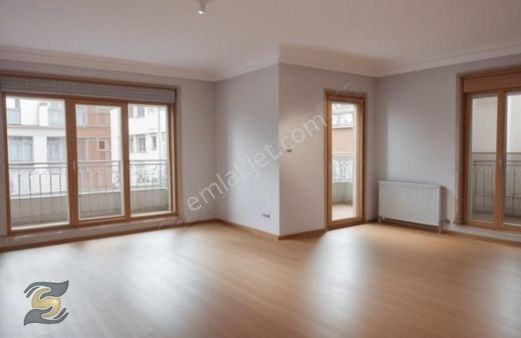 Metro Metrobüse Yakın Mükkemel Konumda 3+1 Ferah Daire ! ! !