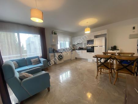 Girne Merkez'de Eşyalı Türk Malı Satılık 3+1 Daire !!