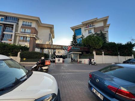 Yenibosna Eviza Konaklarında Satılık 2+1 Lüks Ara Kat Daire