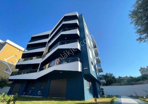 Kuşadası Merkezi Konumda Havuzlu 2+1daire