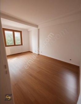 Merkez Mahallesinde 3+1 0 Harika Konumda Kaçırılmicak Daire !!!