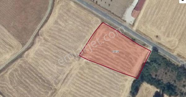 Akçay Emlak'tan Akşehir Reis Mahallesinde Ana Yola Sıfır Satılık Tarla