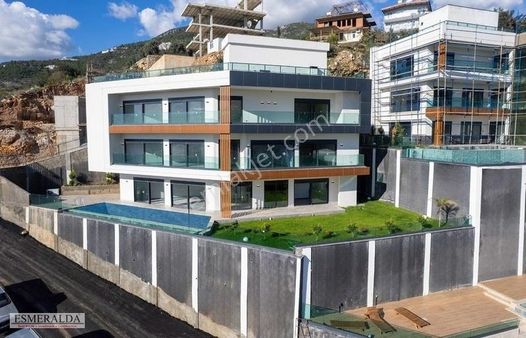 Alanya Cikcilli Mah. Satılık Villa 6+1