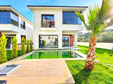▶ ▶akçay Körfez'den Girişte Odası Olan Müstakil Havuzlu Sıfır Satılık 4+1 Lüx Villa