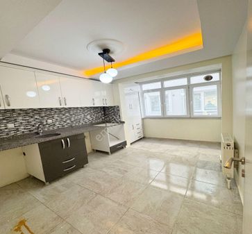 Sedef Gyo'dan Güzelyurt Metrobüs Yanında Acill Satılık Arakat Daire