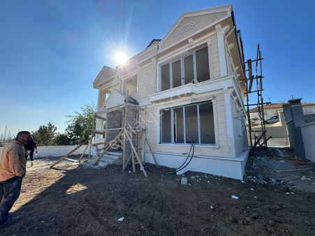 Lider Emlaktan Kavaklı Merkezde 7+1 400m2 3 Katlı Lux Vılla