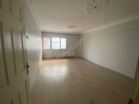 Acil Üçyol Meydan Yakını Bahçelievler Mahde 3+1 120m2 D.gazlı Arakat Ayrı Mutfak Ferah Daire