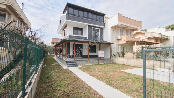 Gülkentte Sahile 100 Metre Mesafede Satılık Villa