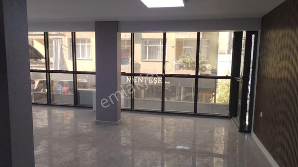 Cumhuriyet Caddesinde Satılık