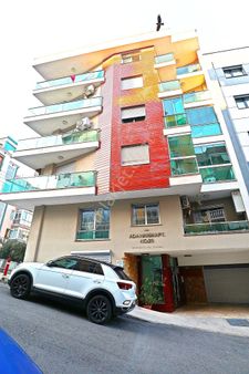 Acil Satılık 10 Yaşında Asansörlü,otoparklı Arakat Köşe Daire