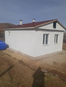 Eski Malatya Yolu Akçakale Köyünde Satlık 3620 M2 Bahçeli Hazır Ev