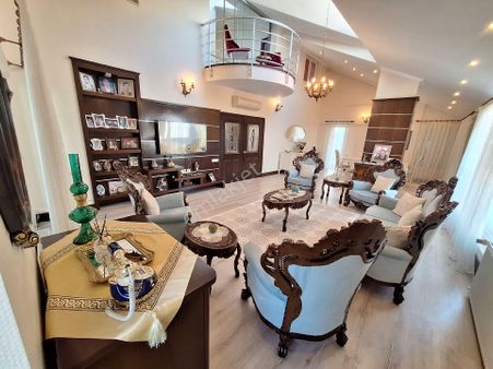 Antalya Konyaaltı Uluç Mahallesinde Doğalgaz Kombili Klimalı Havuzlu Satılık 3+1 Dubleks Daire