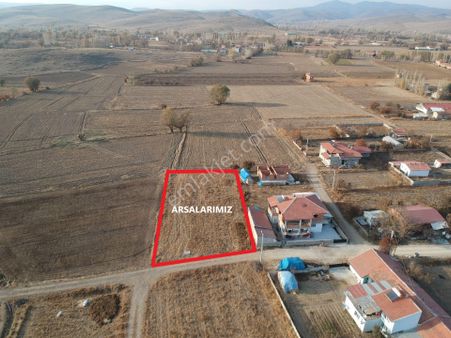 İlbey // Şuhut Baş Mahallesinde 2 Arsalık 1.387 M² İmarlı Tarla