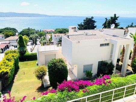 İzmir Çeşme Paşa Limanı Deniz Manzaralı 5+2 Tripleks Müstakil Villa