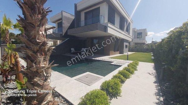 İzmir Çeşme Alaçatı Müstakil Havuzlu 4+1 Satılık Dubleks Lüks Villa