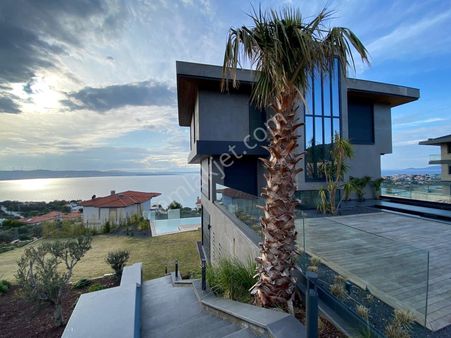 İzmir Çeşme Ardıç Full Deniz Manzaralı Havuzlu 5+2 Tripleks Lüks Villa