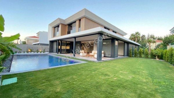 İzmir Çeşme Alaçatı Havuzlu Geniş Bahçeli 4+1 Dubleks Lüks Müstakil Villa