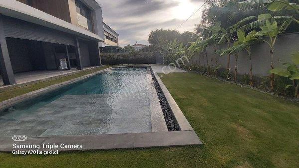 İzmir Çeşme Ilıca Denize Plaja Yakın Müstakil Havuzlu 6+2 Tripleks Lüks Villa