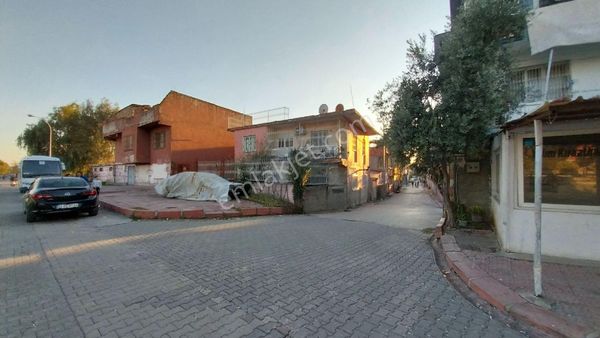 Karşısıyaka Akıncılar Mh Köşebaşında Satılık 2katlı Bahçeli Müstakil Ev