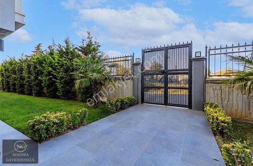 Tuzla Cami Mahallesinde Deniz Manzaralı Teraslı 4+1 Dubleks