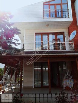 Yeniçiftlik Güzide Kent Sitesinde Denize 200m 2.5 Katlı Villa