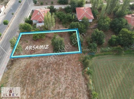 İlbey // Şuhut Merkez Afyon Caddesinde 459 M² T.arsa