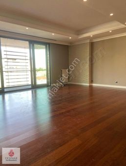 Ekşinar Gayrimenkul'den Koru Florya'da Kiralık 4,5+1 Daire