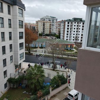 Büyükçekmece Ekinoba Pirireis Cad. Aslankent Sit. 2+1 90m2 Kiralık