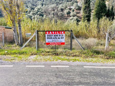 Tire Şahin Gayrimenkul Den Akyurt Köyünde Cadde Üstünde Satılık Bahçe