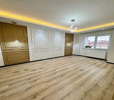 Acil Satılık!! 2+1 Balkonlu 100 M2 Ara Kat Daire