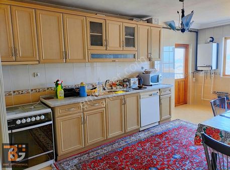 Topçu Mah.de Merkezi Konum Ebeveyn Banyolu 150m2 3+1 Daire