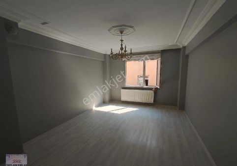 Halıcıoğlu Metrobüse Çok Yakin Satılık Daire