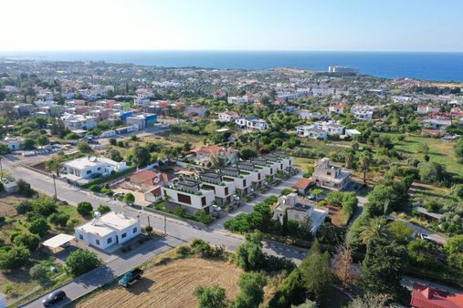 Kktc Girne Çatalköy' De Konumuyla Ve Lüksüyle Fark Yaratıyor !!