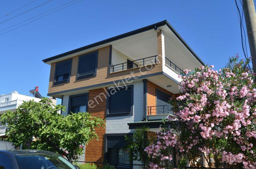 Yetkili'si Pera Dan Güre De Denize 30 M.bahçeli 4+1 Müstakil Villa