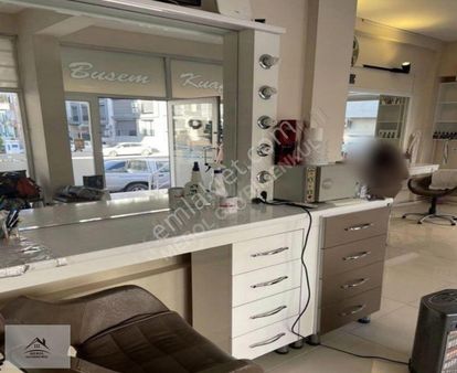 Karşıyaka İmbatlı'da Satılık Köşe Dükkan