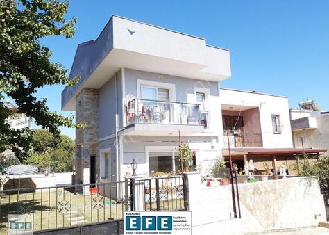 Kuşadası Soğucak'ta Geniş Arsa İçinde Özel Havuzlu Müstakil Villa