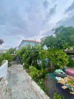 Bergama Tarihi Mahallede Satılık 2 Katlı Taş Ev