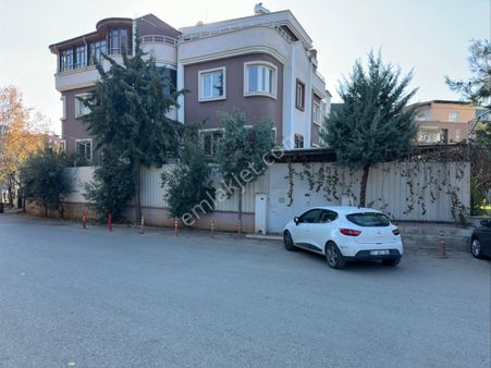 Repa Gayrimenkul Güvenevler Mah. Adliye Yakınında Kiralık Villa!