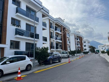 Girne Alsancak'ta Site İçerisinde, Yenı Satılık 3+1 Daire !!