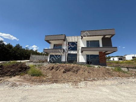 Güvenay - Çorum Binevler Mevkii Serbest Projeli 5+1 Lüks Satılık Villa