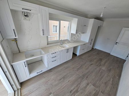 Burhaniye Mahkeme M. Okullar Bölgesinde 140 M2 Satılık 3+1 Daire