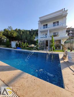 Auradan Soğucakta Eşyalı Satılık 5+1 Villa (havuz, Tenis Kortu)