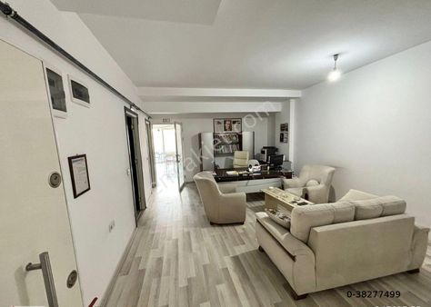 Yalçın Plazada Sarılık Dükkan