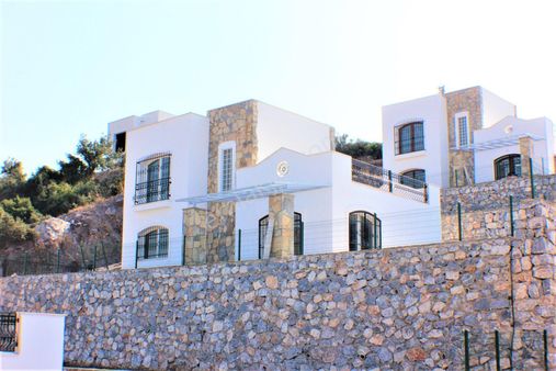 D-2650 Tuzla Bargilyumda Satılık Müstakil Özel Havuzlu 4+1 Dublex Villa